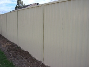 Fence after pressure cleaning